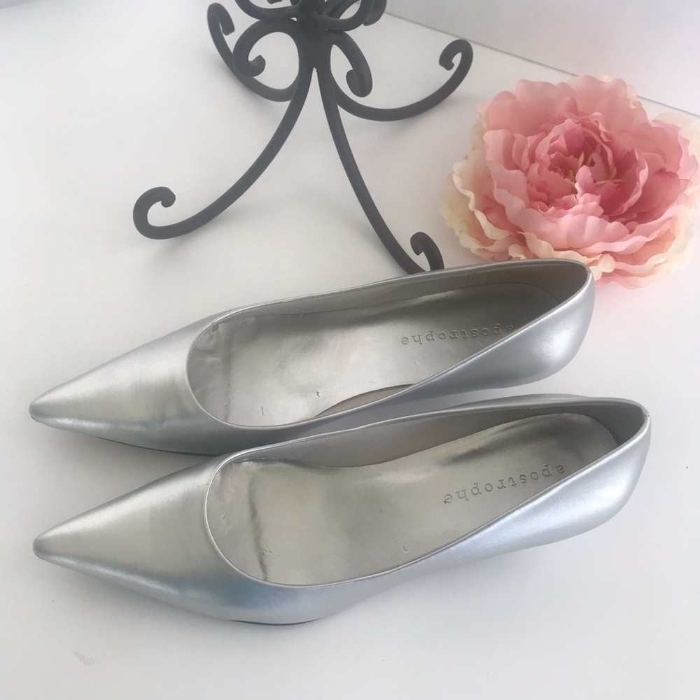 APOSTROPHE SHOES/ NWOT/Size 9.5 M/ color Silver.